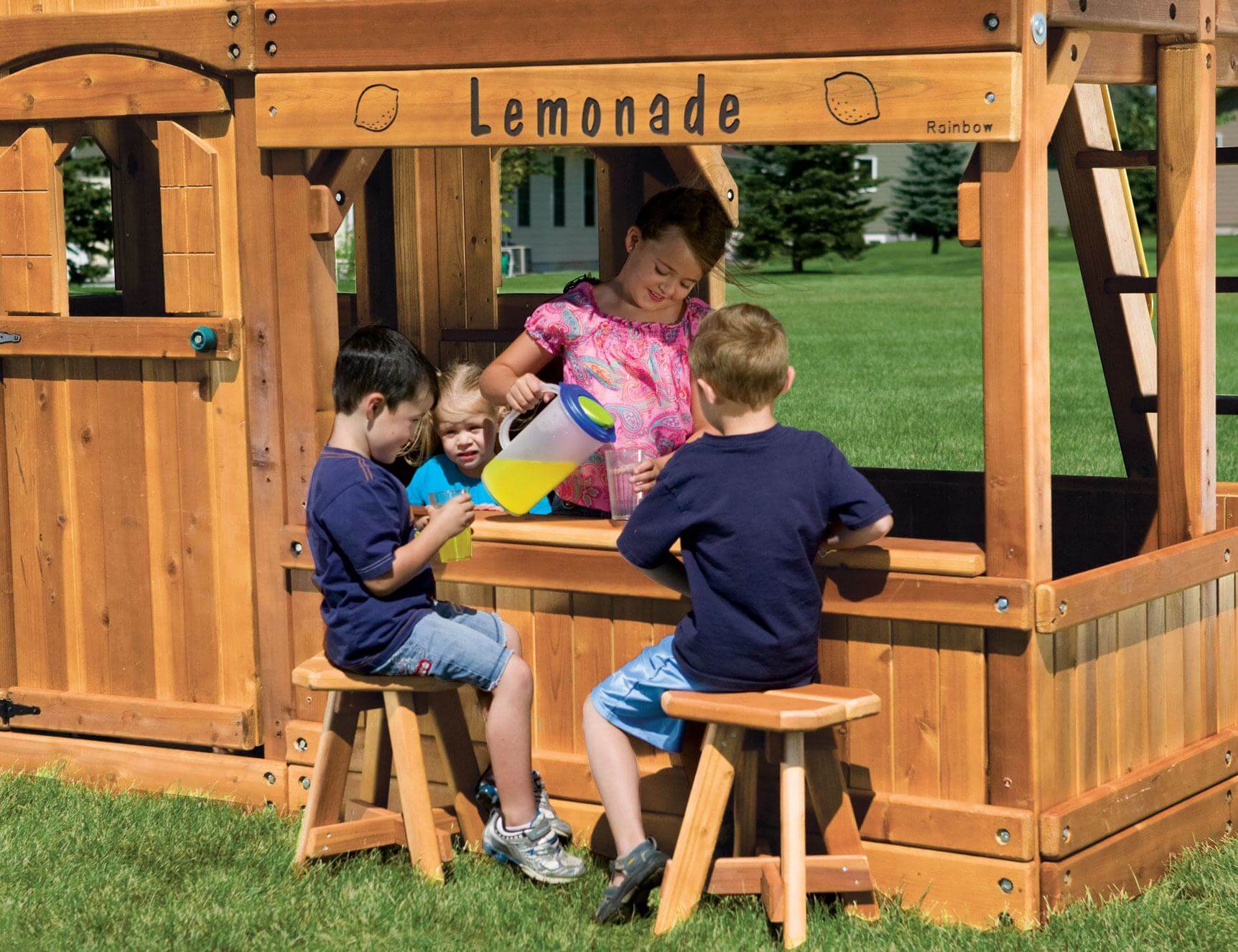 156 Lemonade Stand with Stools Clubhouse